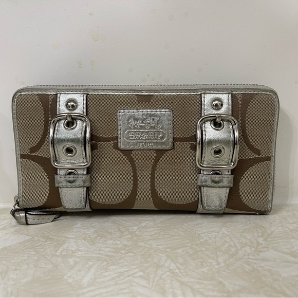 Coach Wallet - Picture 1 of 5